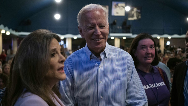 2020 Democratic presidential hopeful former Vice President Joe Biden talks with fellow candidate Marianne Williamson (L) at the Wing Ding Dinner on August 9, 2019 in Clear Lake, Iowa. -- Alex Edelman/AFP via Getty Images