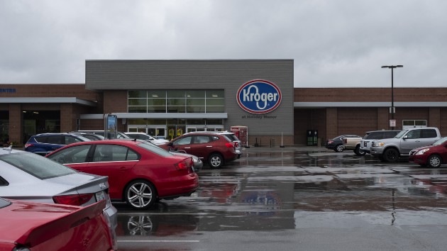 Cars sit parked in front of a Kroger Co. grocery store in Louisville, Kentucky, U.S., on Sunday, April 26, 2020. (Stacie Scott/Bloomberg via Getty Images)