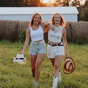 Kelly and Sarah @ jamie out post – North Utica, IL