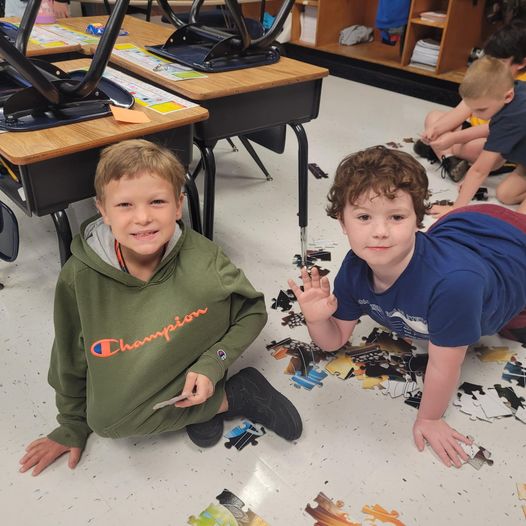 Mrs. Locke’s class started their day with jigsaw puzzles! #MAC185