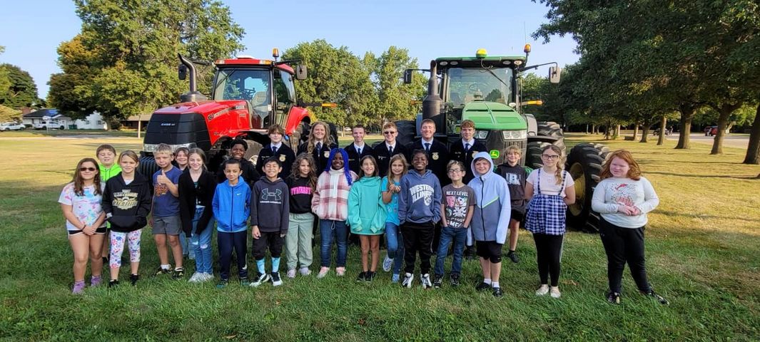 Mrs. Ruebush’s class got a mini lesson on tractors. Thank you Macomb High School FFA!! #edison #4thgrade