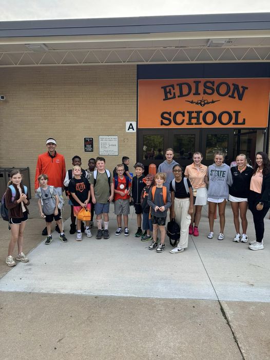 Thank you to the Macomb High School Girls Golf team for greeting our Edison students this morning!! Good Luck at your Co…