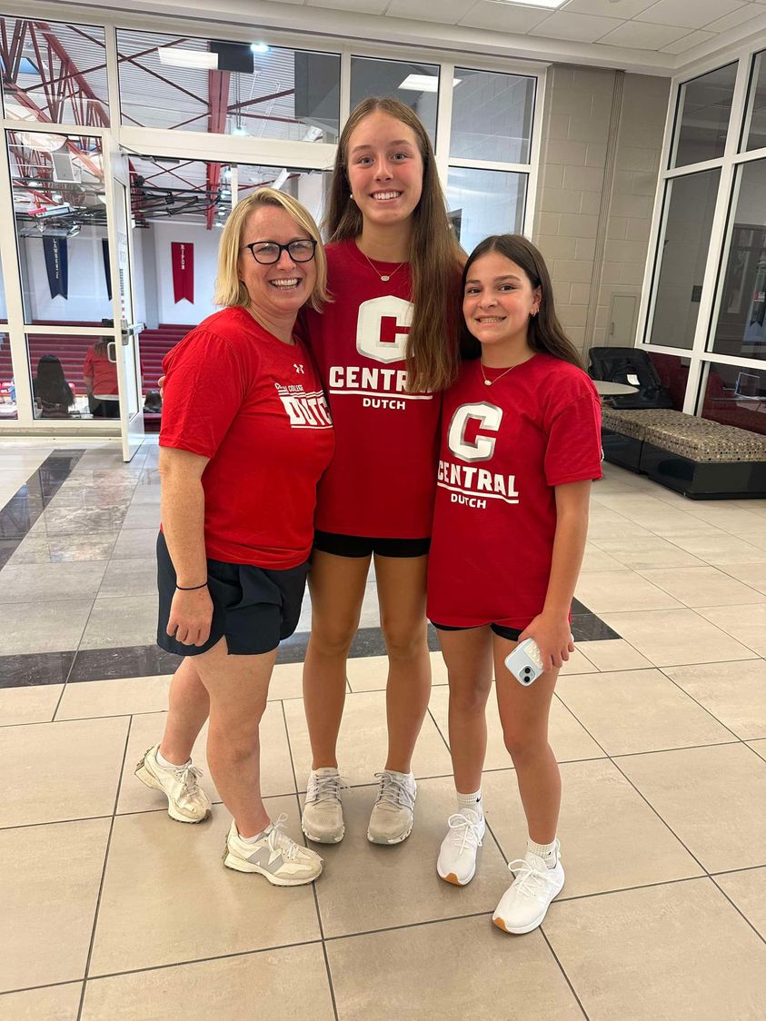 Macomb Middle School student athletes Jersee and Harper were able to catch 2 college games this weekend to watch Bomber…