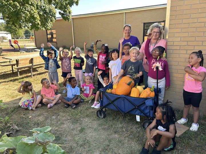 It’s been a busy Friday for Mrs. Mabrey’s class! We picked pumpkins from our playground pumpkin patch. #MAC185