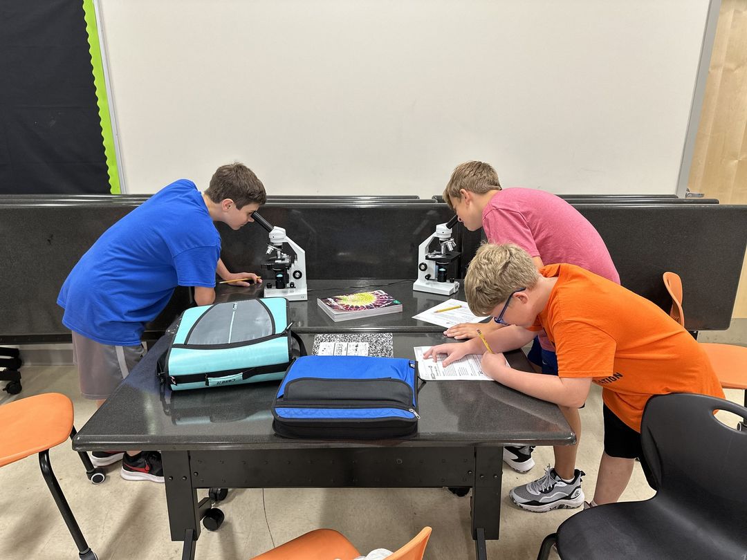 MMS Sixth graders are using microscopes to identify unicellular, multicellular, and nonliving things. #MAC185