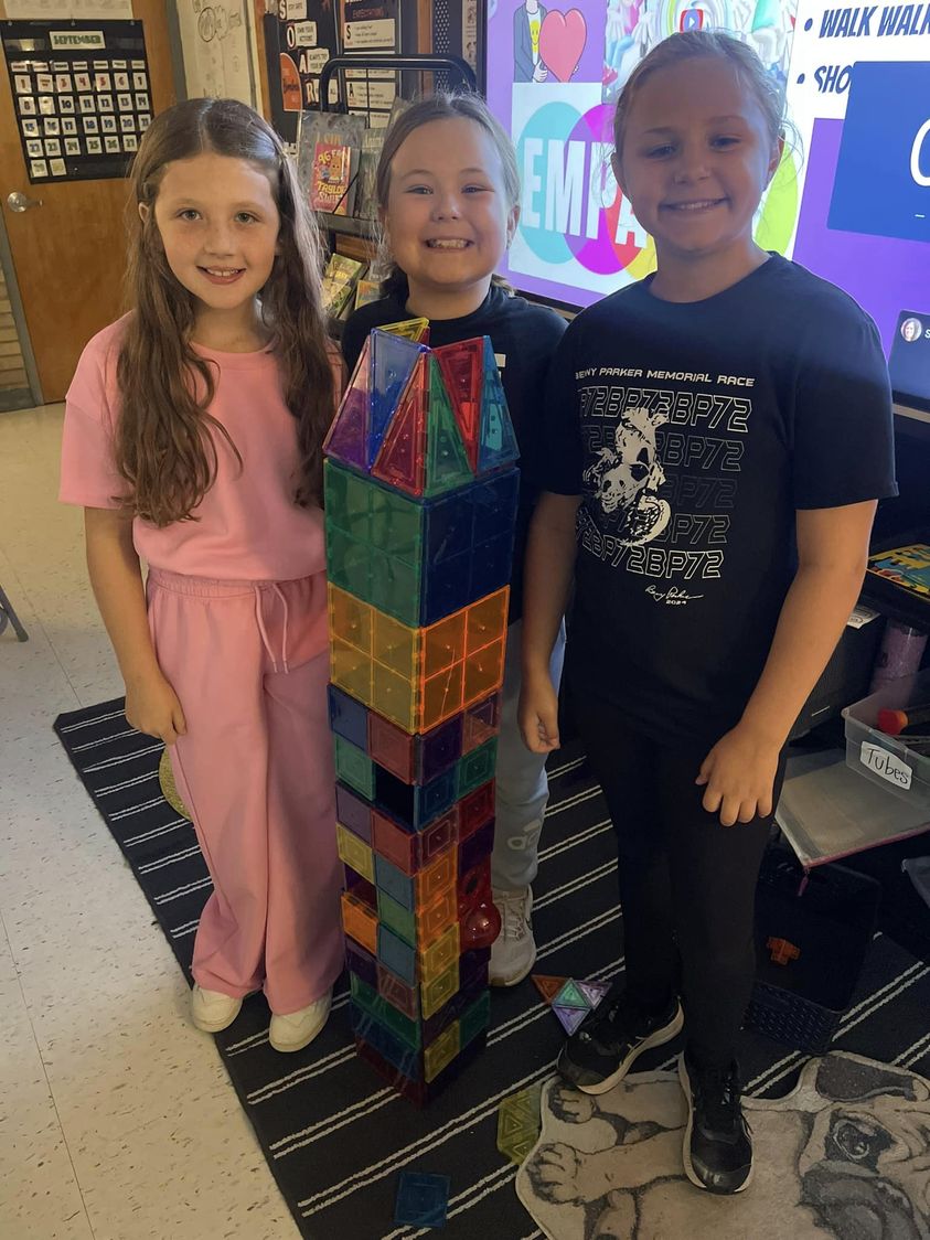 Mrs. Spalding’s class enjoyed some free time after they finished their Empathy projects! Loved the teamwork!! #counselin…