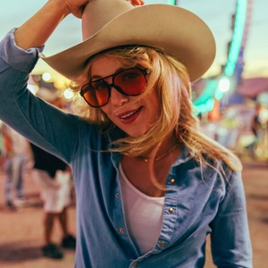 Erin Viancourt @ Crusens Farmington Road – Peoria, IL