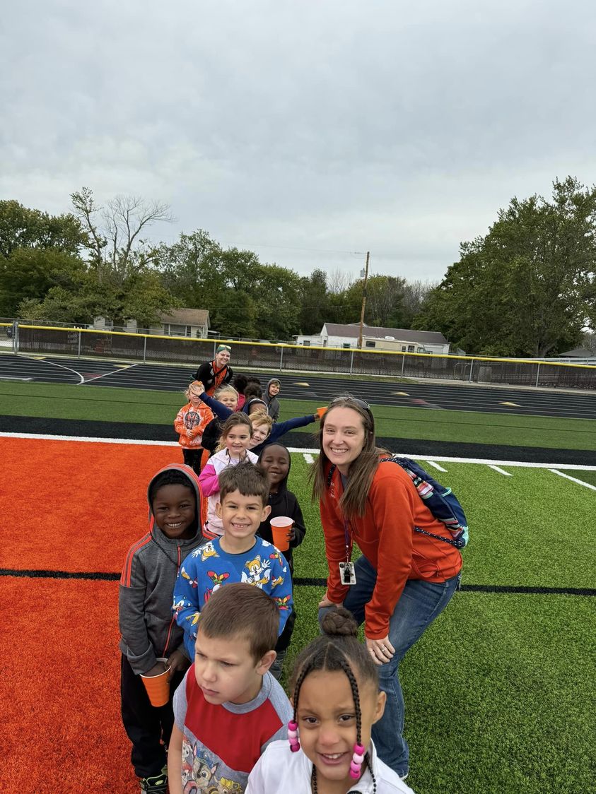 Mrs. Szechowyczs class enjoyed seeing the seniors! #MAC185