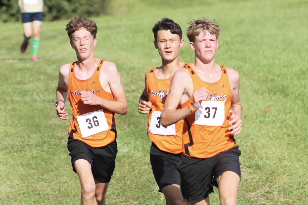 David Simmons, Kyler Glaue, & Alex Simmons lead the boys to a 17th place finish out of 61 schools at the Patriot Invite…