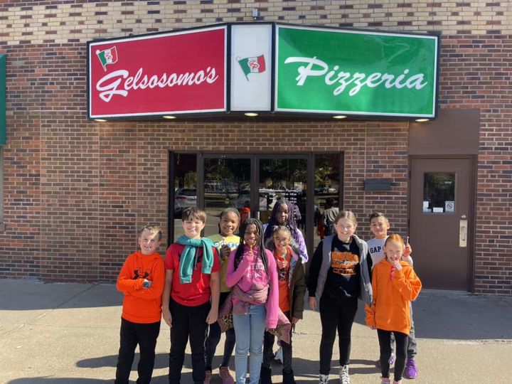 Red Ribbon Week essay winners were treated to Gelsosomo’s pizza for lunch! Congratulations to the 9 winners on their awe…