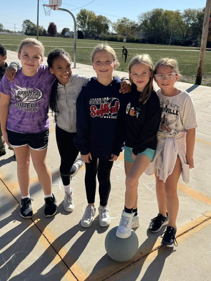 Enjoying this beautiful day at recess. #EDISON  #recess #sunshine