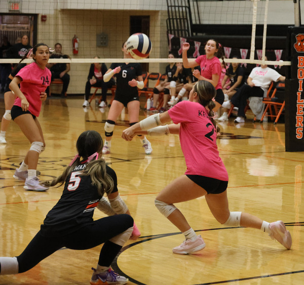 Kewanee Boilermakers Volleyball Served up Sweeping Wins over the Hall Red Devils