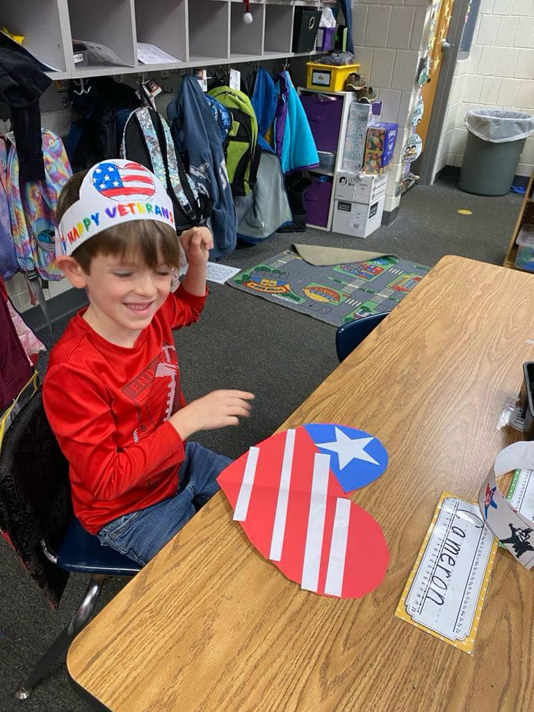 Mrs. Burnham’s kindergarten students made crafts in honor of Veteran’s Day. #MAC185