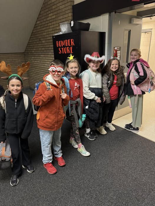 Tree Topper, Holiday Hat, or Accessory Day at Edison. #edison #MAC185 #countdownuntilbreak #welovedressupdays
