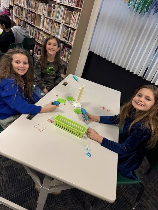 Makerspace FriYAY!!! 3D pen creations. #libraryfun #MAC185 #edisonbombers