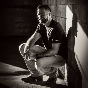 Kyle Elliott @ Oak Grove Tavern – Bettendorf, IA