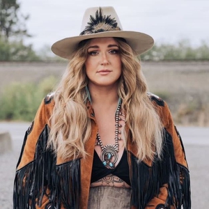 Taylor Hunnicutt @ Raccoon Motel – Davenport, IA