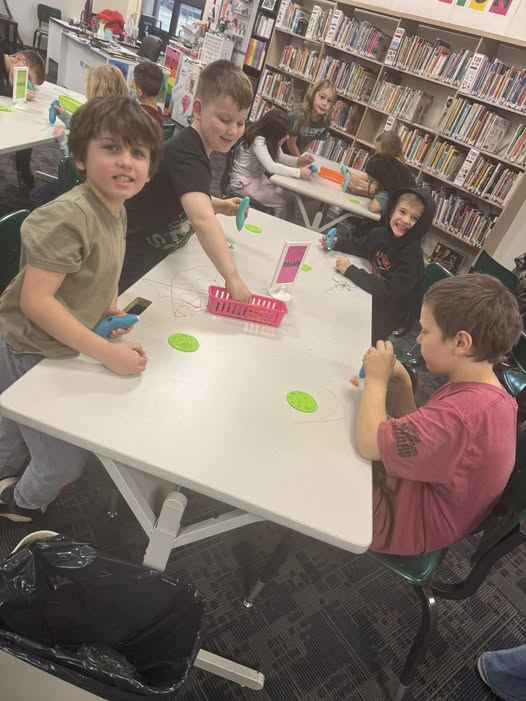 Mrs. Olson’s class enjoyed 3D pens during MakerSpace. #MAC185 #edison #library