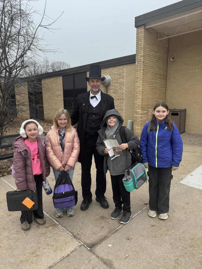 Edison had a special guest yesterday to celebrate Abraham Lincoln‘s birthday. The kids loved it!! #MAC185 #edison #happy…