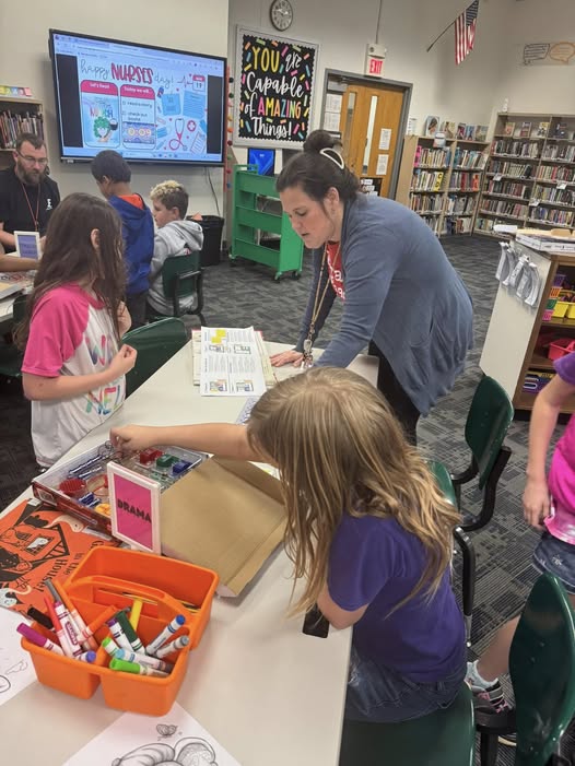 Mrs. Crabtree’s class loves to do MakerSpace in the library. #MAC185 #edison #snapcircuit