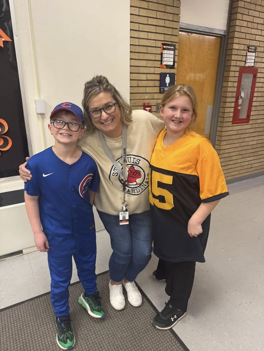 Team up for Reading!! Wear your favorite sports team or Bomber attire. Edison loves dress up days! #readacrossamericawee…