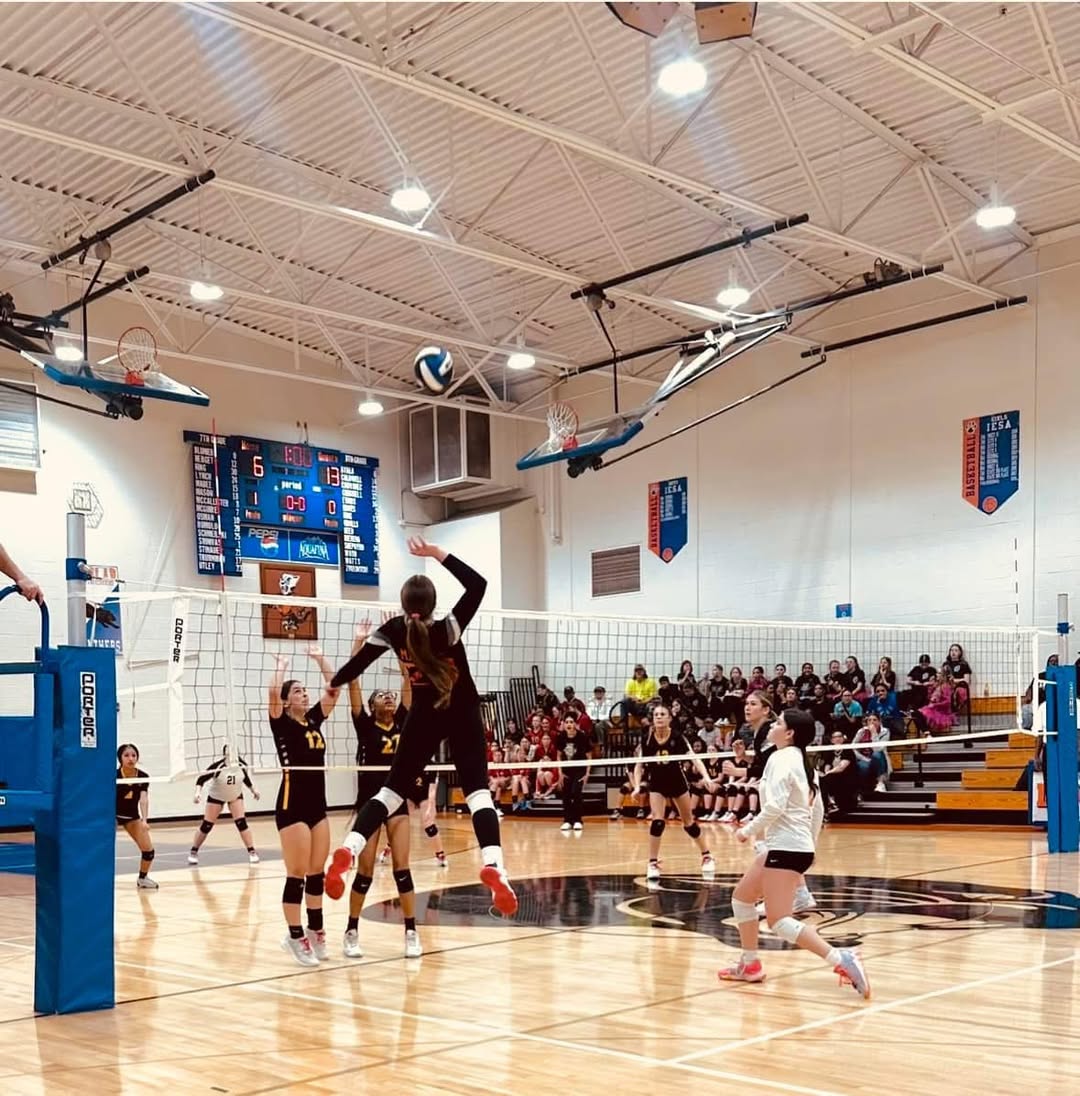 Good luck to the 8th Grade Macomb Bomber Volleyball team as they take on Dunlap today in the Regional Championship Game!…