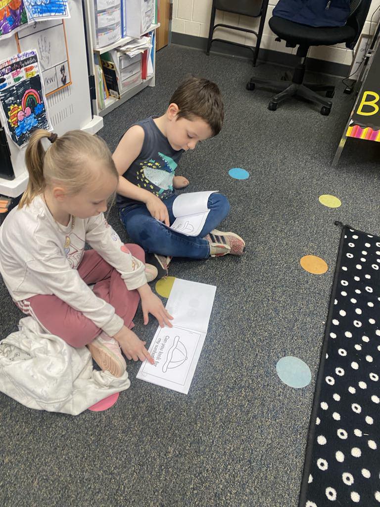 Mrs. Burnham’s students were practicing their sight words while “partner reading” books.📖  #MAC185