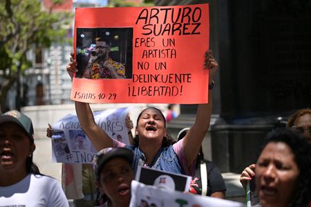 Family of Venezuelan singer jailed in El Salvador call for due process