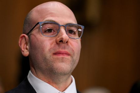 White House aide encourages countries to approach Trump with offers to cut tariffs