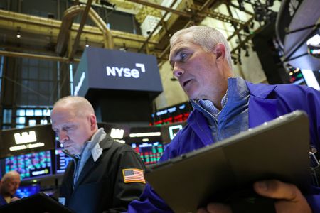 Traders keep bets on Fed rate cuts this year, starting in June 