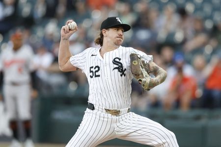 White Sox DFA RHP Mike Clevinger, add RHP Steven Wilson
