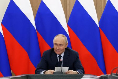 Putin meets freed Russian Gaza hostages, says ties with Palestinians helped