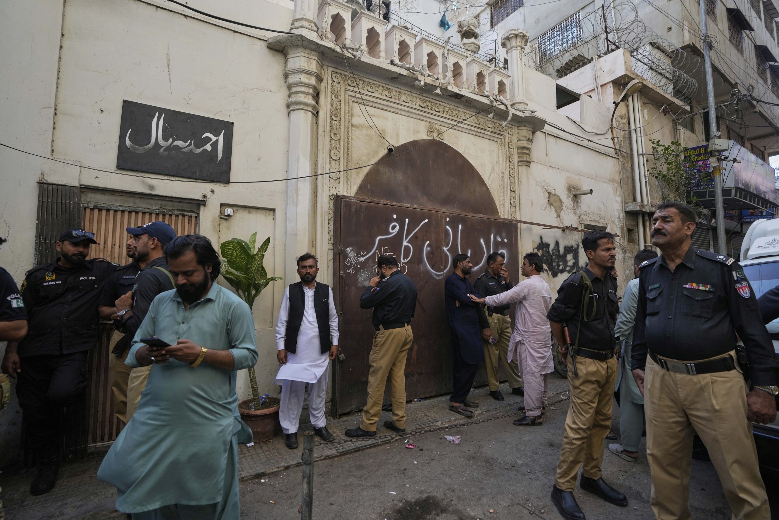 Ahmadi community in Pakistan says one of their members is beaten to death by Islamists