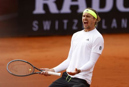 ATP roundup: Alexander Zverev rallies to reach Munich semis