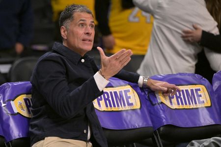Lakers extend GM Rob Pelinka, add president to title
