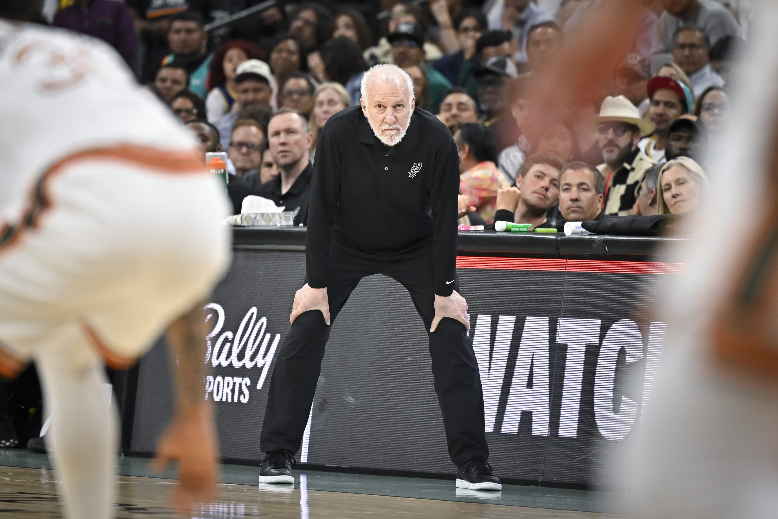 Gregg Popovich has medical incident in restaurant, is resting at home, AP source says