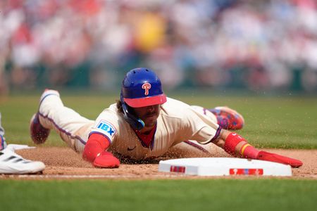 MLB roundup: Phillies hang on for 11-10 win over Marlins