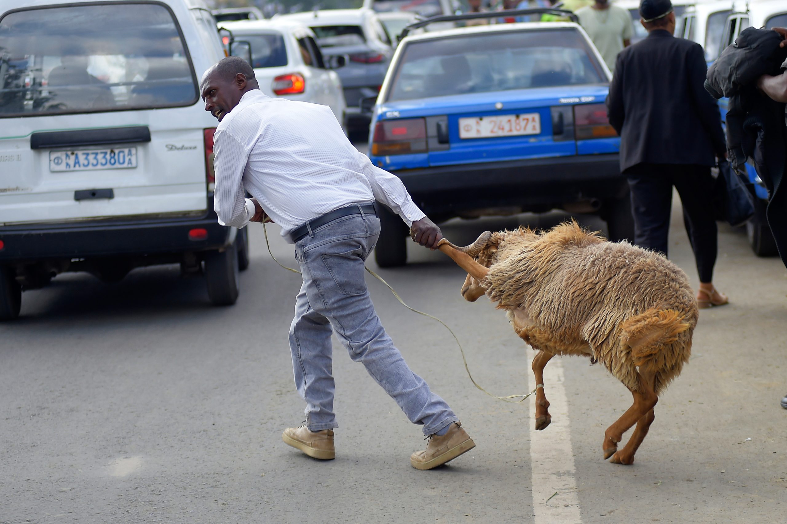 Ethiopians celebrate Easter with calls for charity and peace