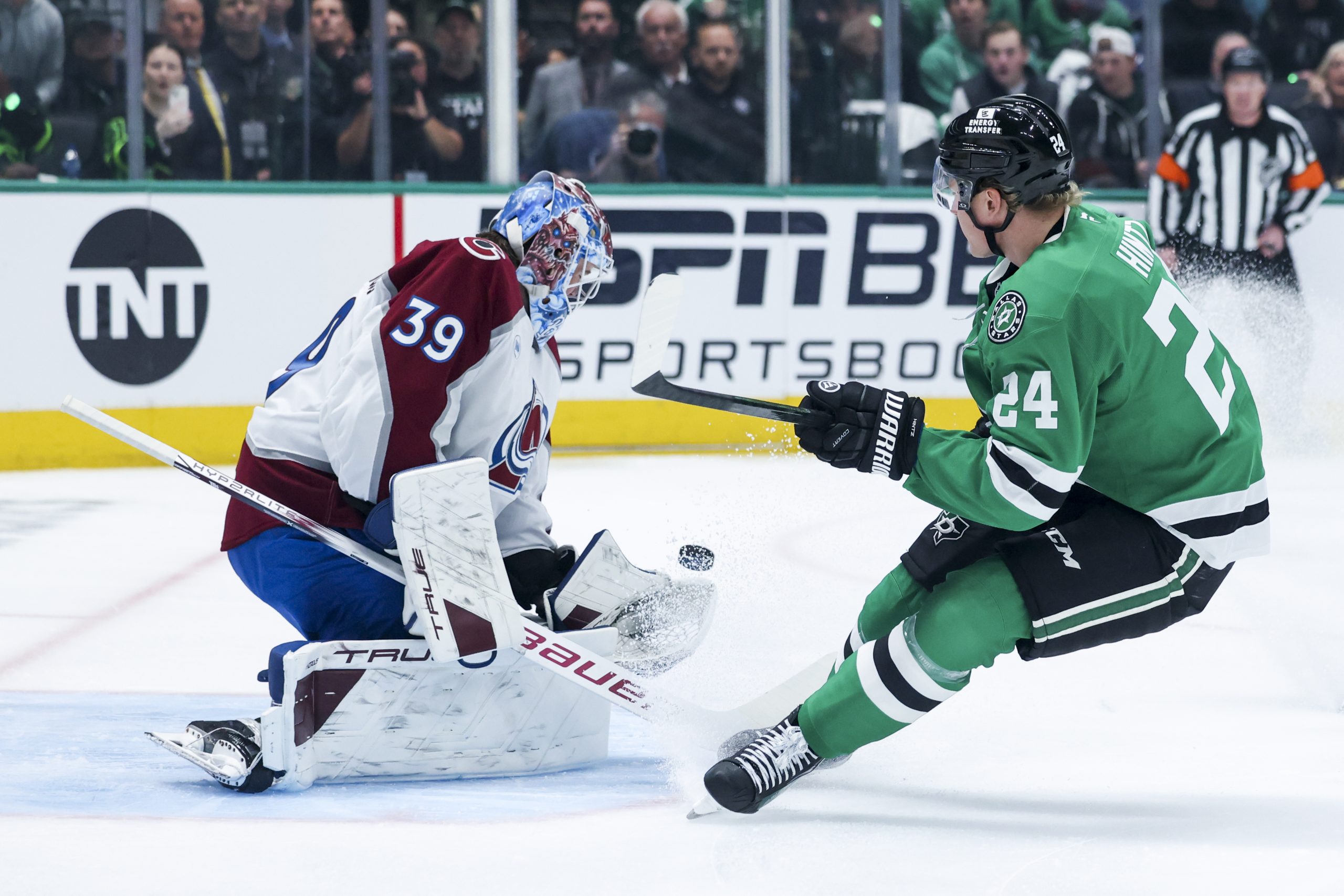 Blackwood is new in net for playoff-experienced Avalanche and seeks a 2-0 series lead over Stars