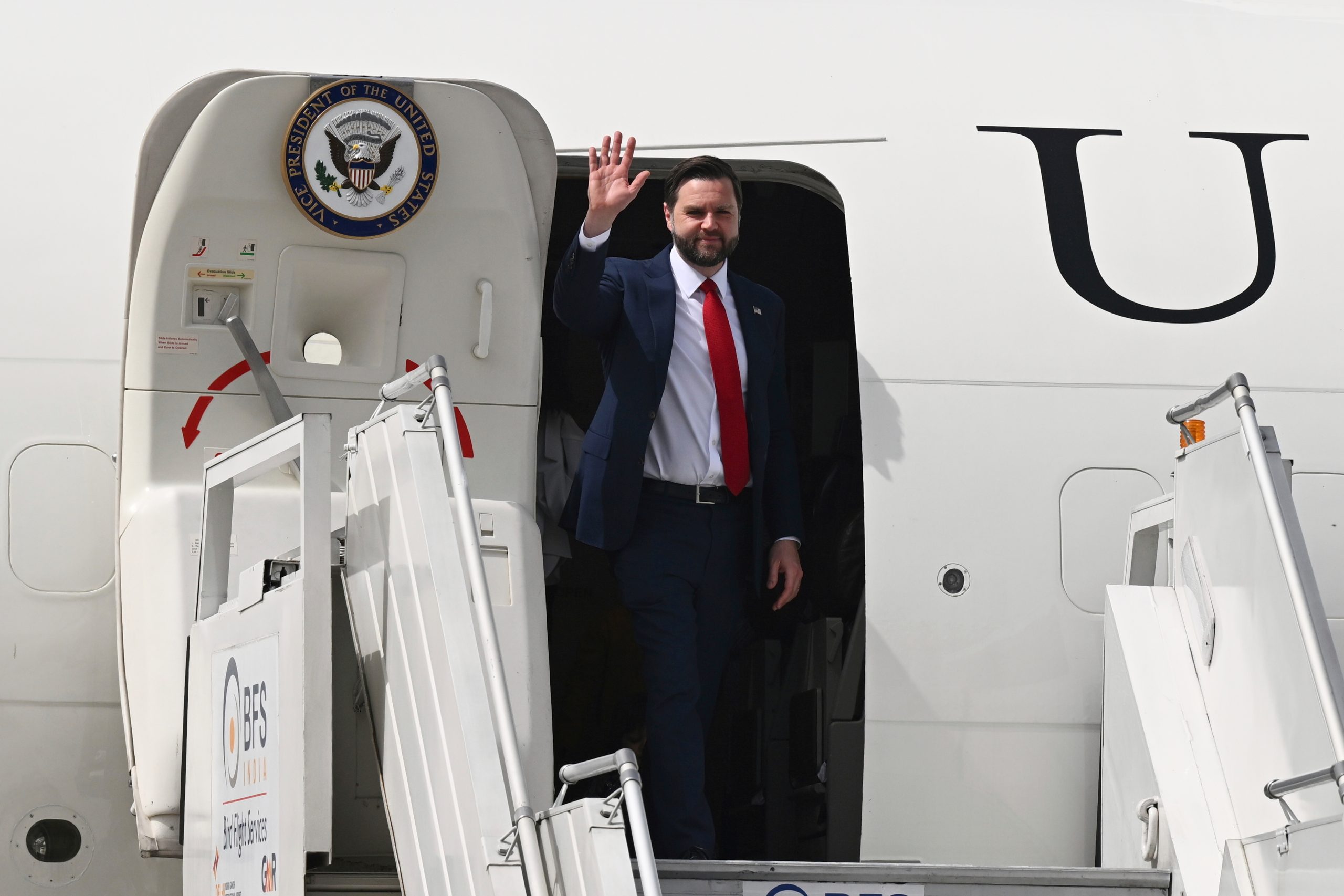 Vance arrives in India for a 4-day visit that includes personal engagements and talks on trade