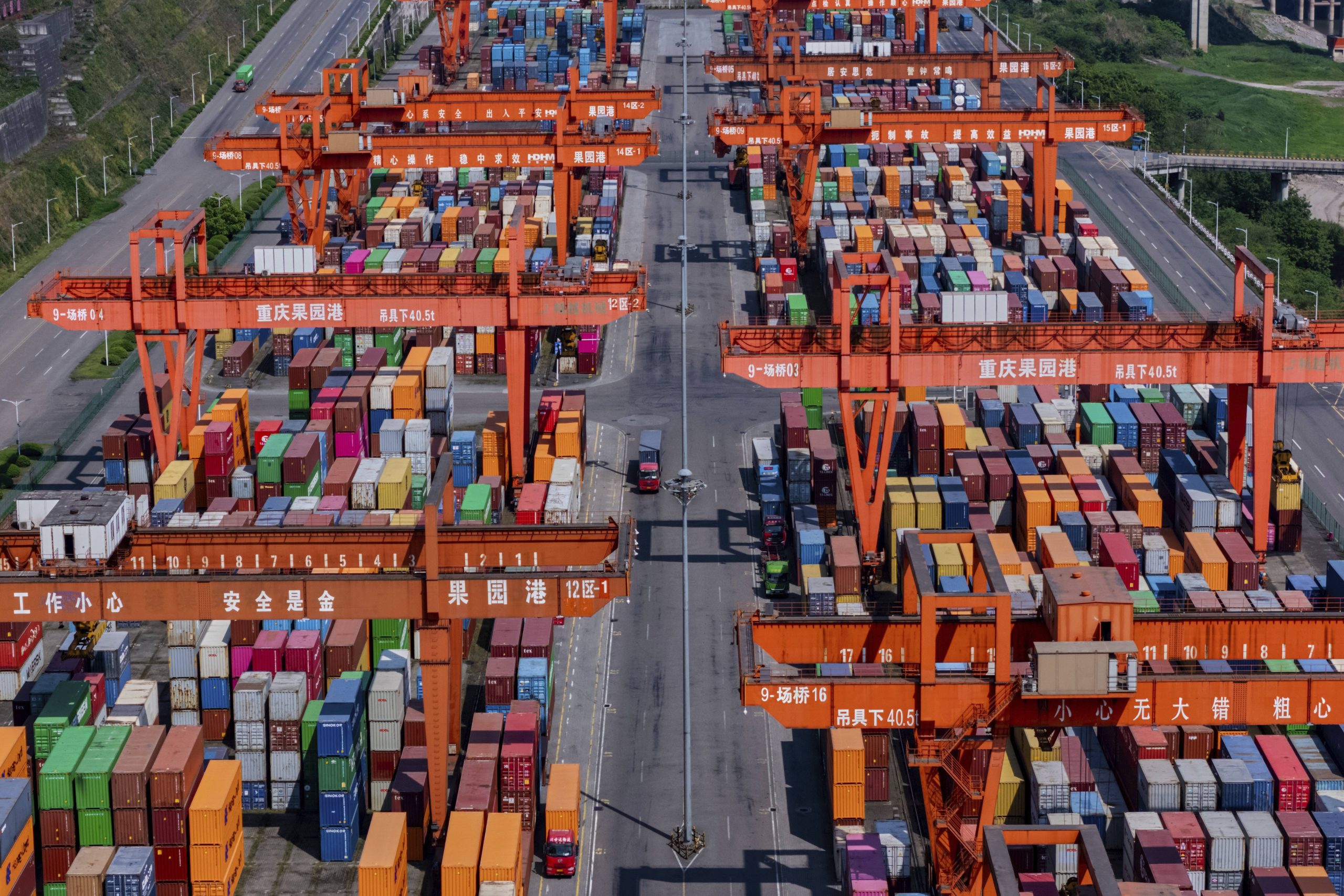 China warns countries against making trade deals with the US unfavorable to Beijing