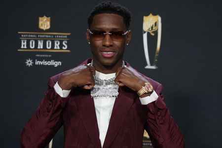 Jets pick up options for three 2022 first-round picks