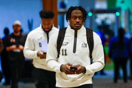 Eagles WR A.J. Brown asks thief to return stolen car