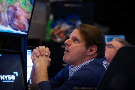 US stocks indexes down 3%, extending slide as Trump harangues Powell