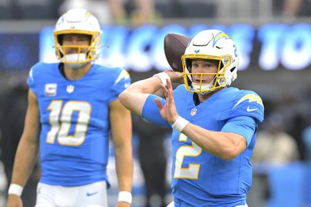 Falcons sign QB Easton Stick