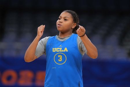 UCLA 3-point specialist Londynn Jones transfers to rival USC