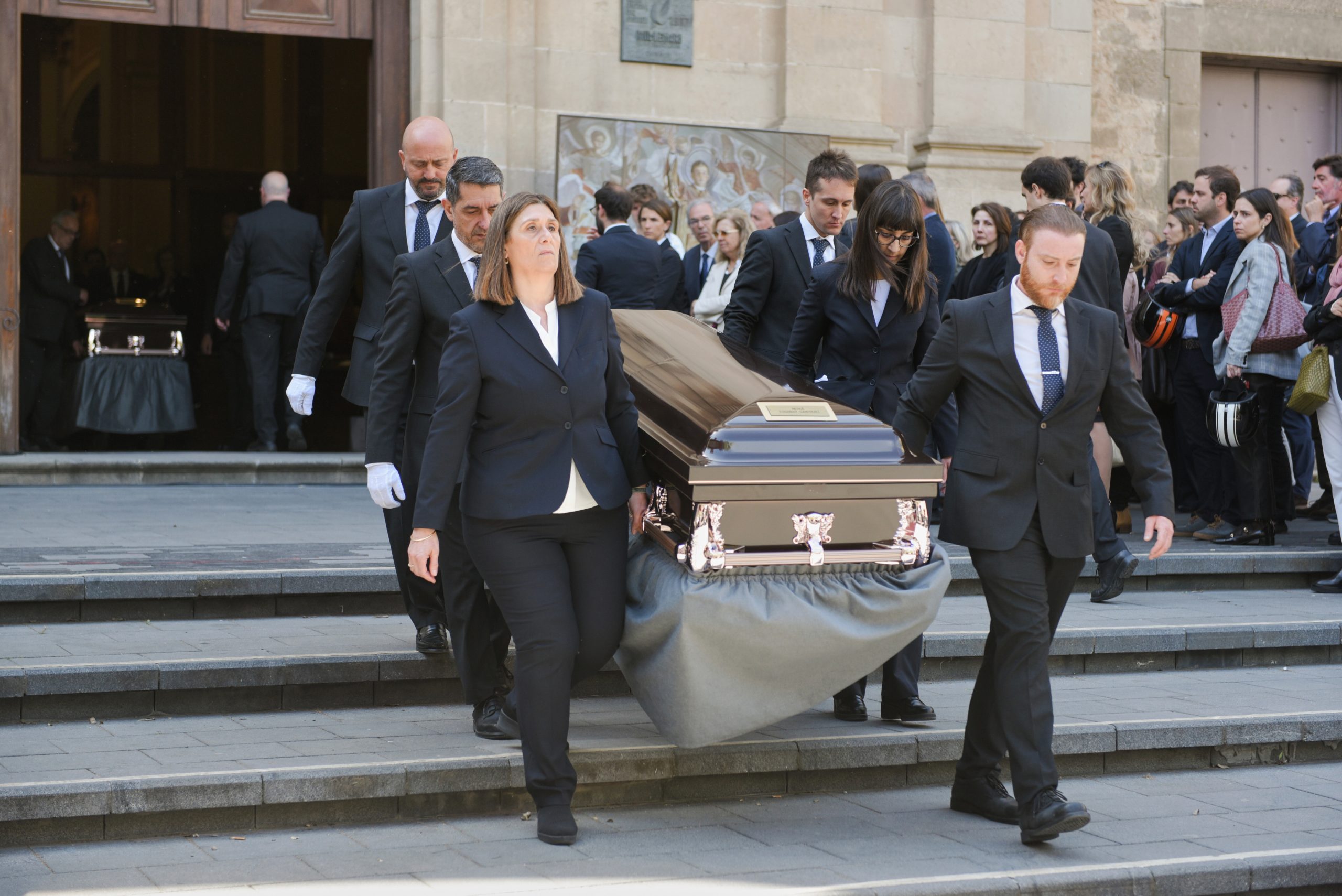 Hundreds mourn Spanish family killed in New York City helicopter crash