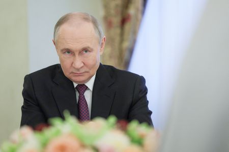 Vladimir Putin offers to halt Ukraine invasion along current front line, FT reports