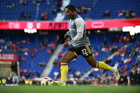 Quakes acquire D DeJuan Jones from Crew