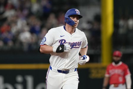 Rangers SS Corey Seager (tight right hamstring) exits game